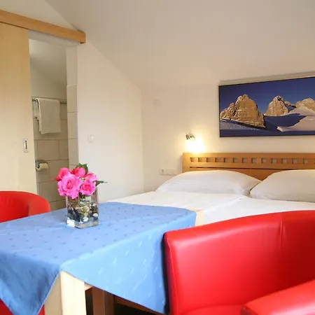 Apartmenthaus Dornroeschen *